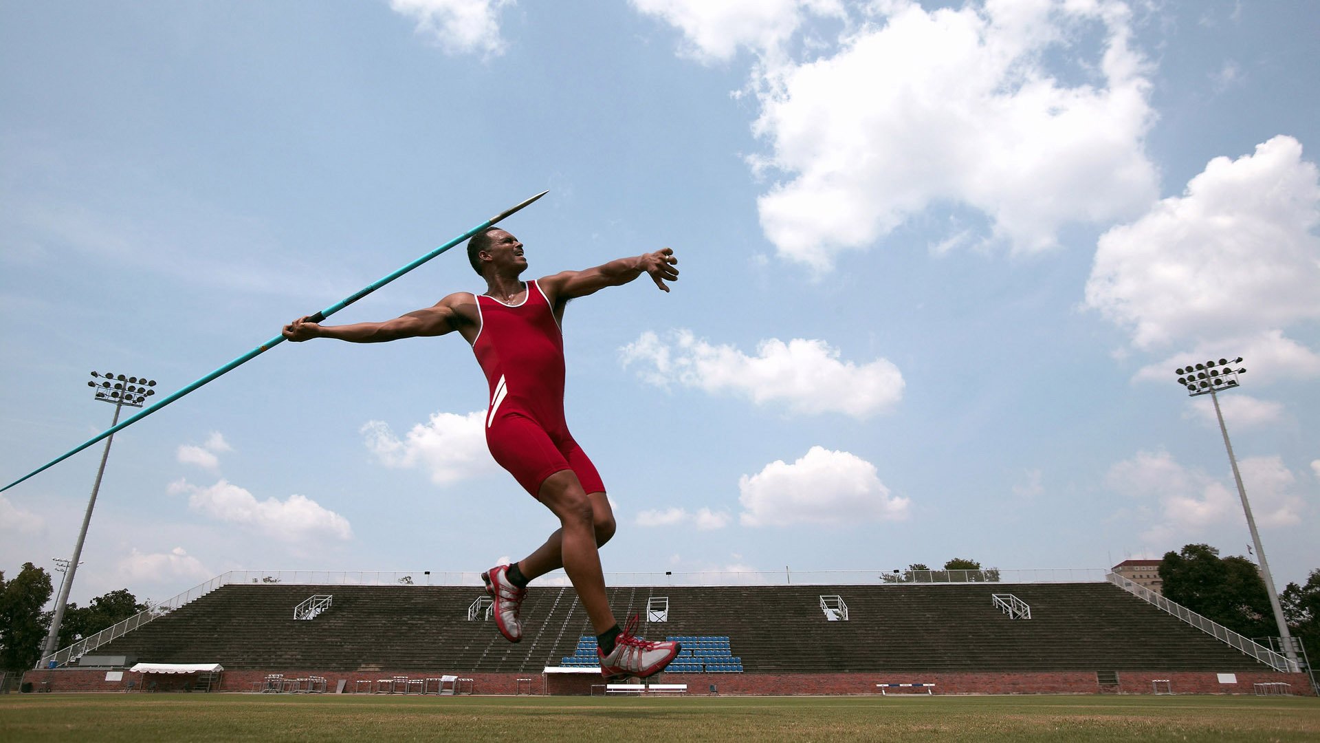 诺埃·庞蒂冲刺力十足挑战极限，庞蒂克fiero